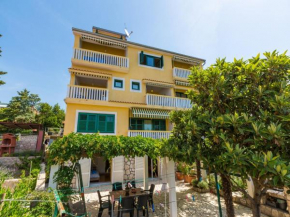 Отель Apartments Neno 1  Цриквеница